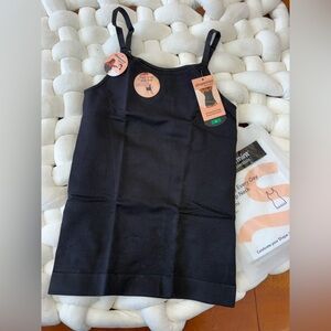 Shapermint Essentials Black Scoop Neck Cami